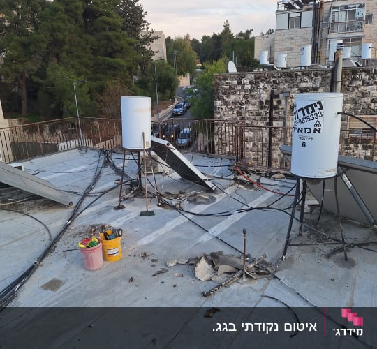 עבודות איטום גג שטוח ביריעות ביטומניות בבניין מגורים